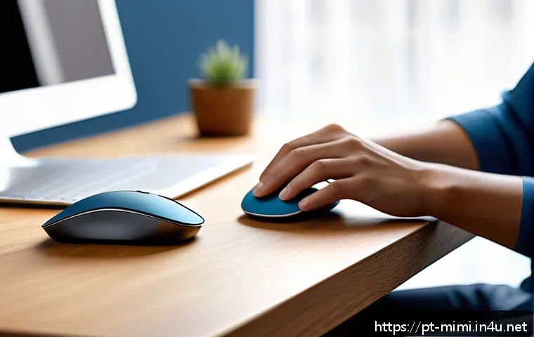 미미의 최신 에디션 분석 - A sleek, modern ergonomic wireless mouse with smooth, flowing curves fitting perfectly in a hand wea...